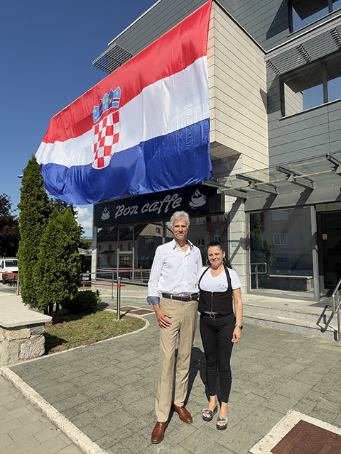 Zastava na početku Budačke ulice u Gospiću                                                                                                                                                                                                                